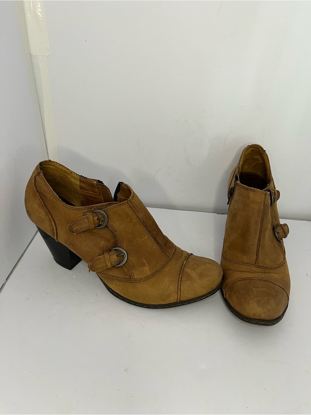 Born BOC Shoes Womens Size 10 Ankle Heel Boots Brown Distressed Bootie Side Zip